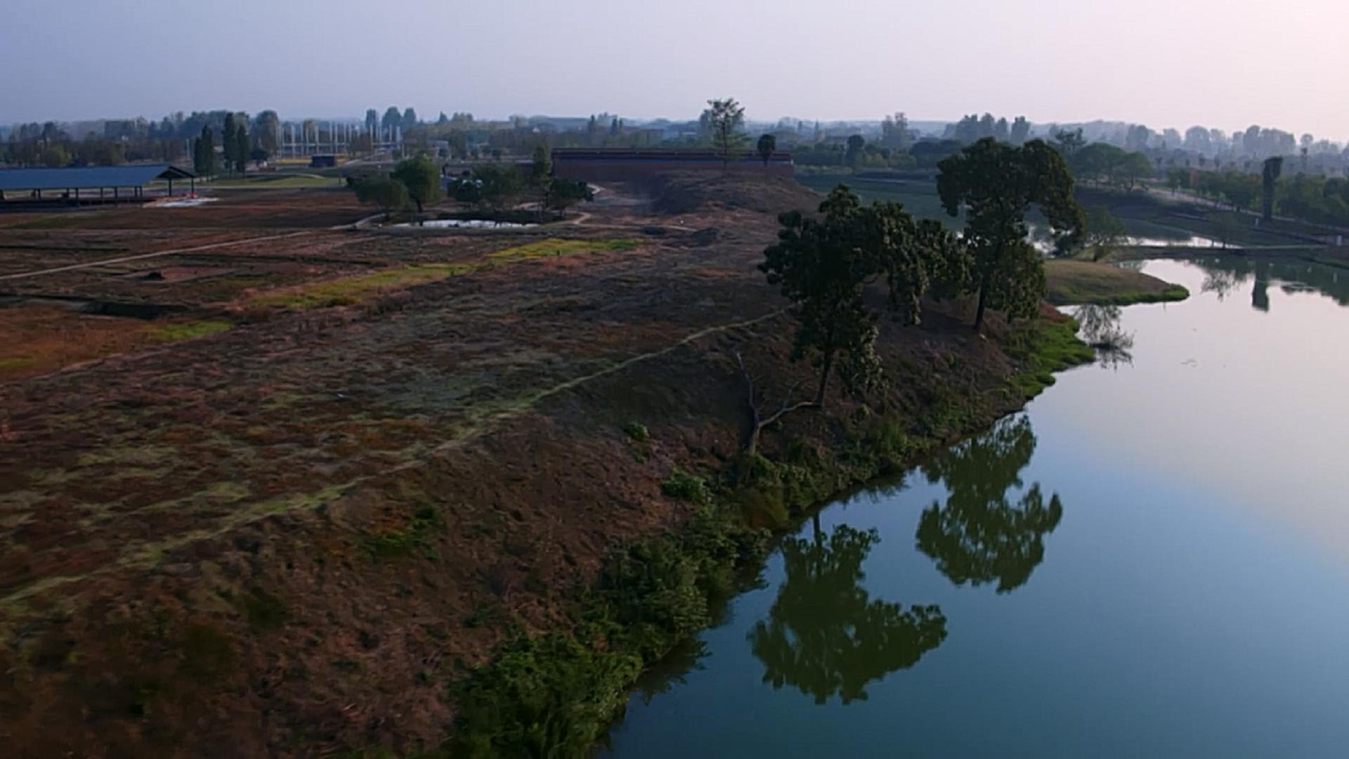 A river and its surrounding landscape. Frame from the programme.