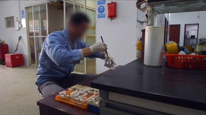 At the laboratory bench. Episode still.