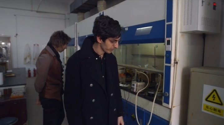 A laboratory visit in Synthetic Drug Revolution. Episode still.