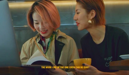 two women reading