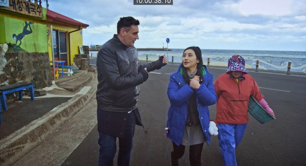 walking around a korean seaside town