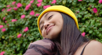 women smiling huawei pursuit of portraits