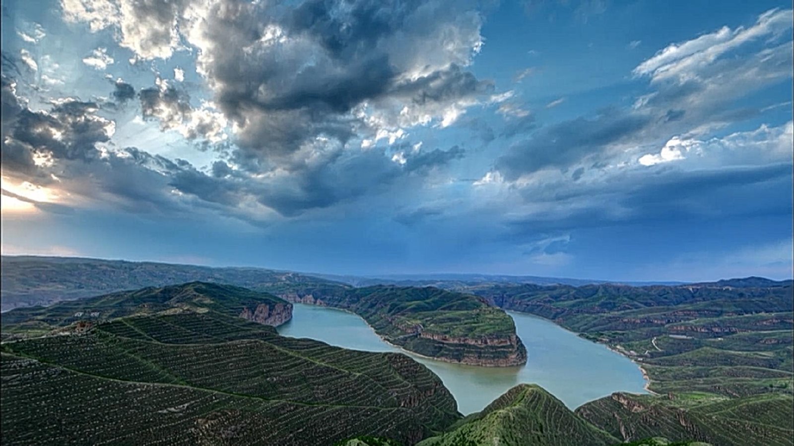 A river cutting through an open landscape. Frame from the programme.