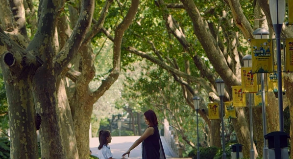 chinese woman in green parks