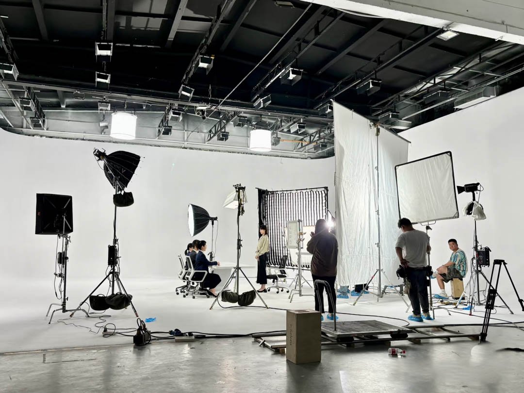 Video shooting fixer China filming a staged business meeting in a studio